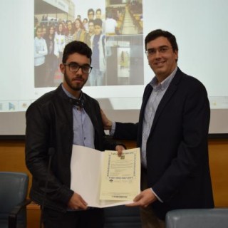 El estudiante Sergio David Martín Medina junto al profesor de la UPO Eugenio M. Fedriani.