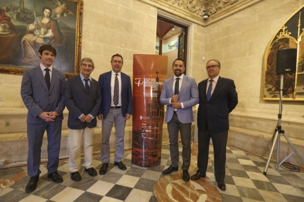 De izquierda a derecha, David Guevara, José Carlos Jaenes, el alcalde de Sevilla Juan Espadas y Antonio Fernández.  Foto: Ayuntamiento de Sevilla. 