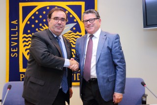 Vicente Guzmán y Fernando Rodríguez tras la firma del convenio