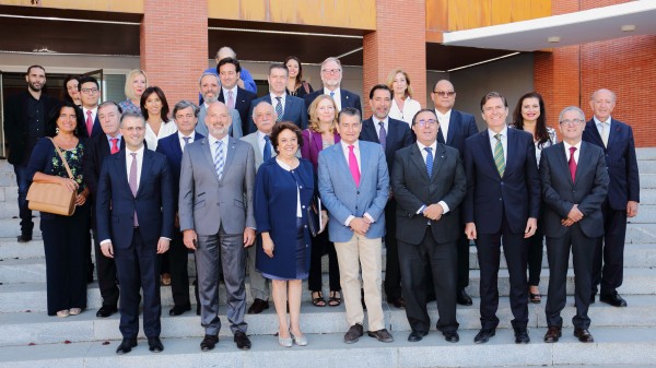 Asistentes al IV Encuentro UPO - Cuerpo Consular de Sevilla