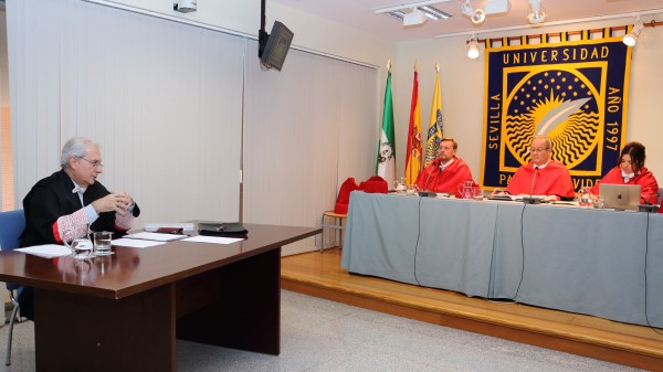 Antonio Dorado durante la defensa de su tesis, la número mil de la UPO.