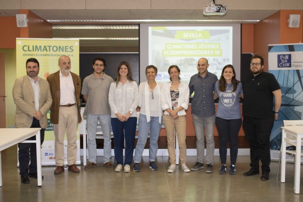 Ganadores del 'Climatón de Sevilla' con el jurado