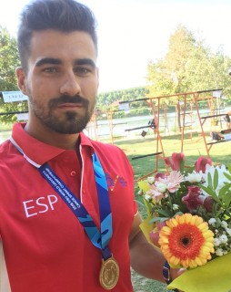 Carlos Borrás con la medalla de oro del Campeonato FISU