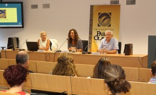 De izquierda a derecha: Carmen Monreal, la decana Facultad de Ciencias Sociales, Rosa Díaz, y  Luis Amador.