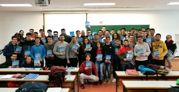 Estudiantes de la Facultad de Ciencias del Deporte participantes en la elaboración del libro