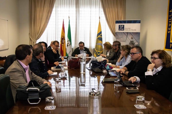 Reunión del Patronato, presidida por el rector de la UPO, Vicente Guzmán