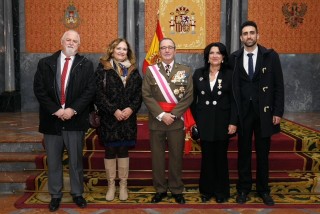 La vicerrectora recibió la distinción de manos del teniente general Juan Gómez de Salazar
