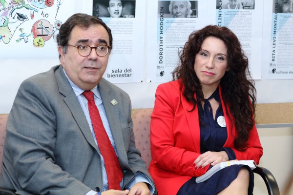 Vicente Guzmán y Rocío Ruiz durante su visita al CABD