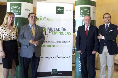 Mª José Trigueros, Vicente Guzmán, Fernando Rodríguez Villalobos y José M. Feria en la Diputación de Sevilla