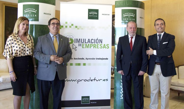 Mª José Trigueros, Vicente Guzmán, Fernando Rodríguez Villalobos y José M. Feria en la Diputación de Sevilla