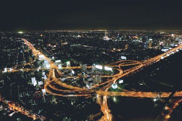 vista nocturna de una ciudad