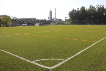 Campo de fútbol en el campus UPO