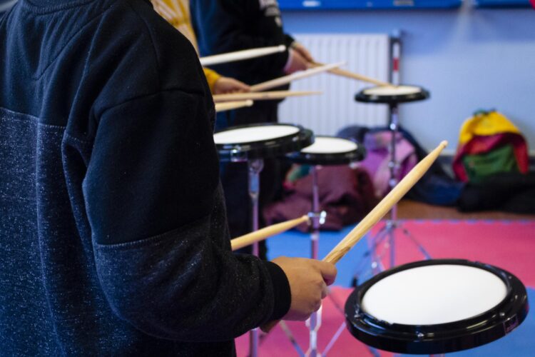 Escuela de Percusión en el colegio Paz y Amistad