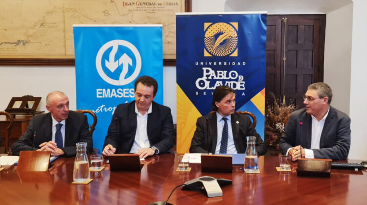 Jaime Palop, Juan Antonio Barrionuevo, Francisco Oliva y Clemente Navarro en la sede de EMASESA