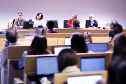 Cristina García, Izabella de Barros, Silvia Mendoza y Antonio Rodríguez en la primera mesa del Seminario 