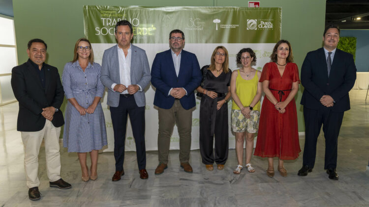 Foto de grupo de la presentación de la I Agenda de Trabajo Social Verde de España.