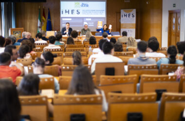 Antonio Fernández Brioso, José A. Sánchez y Rosa M. Díaz en la presentación de las conclusiones de IHES