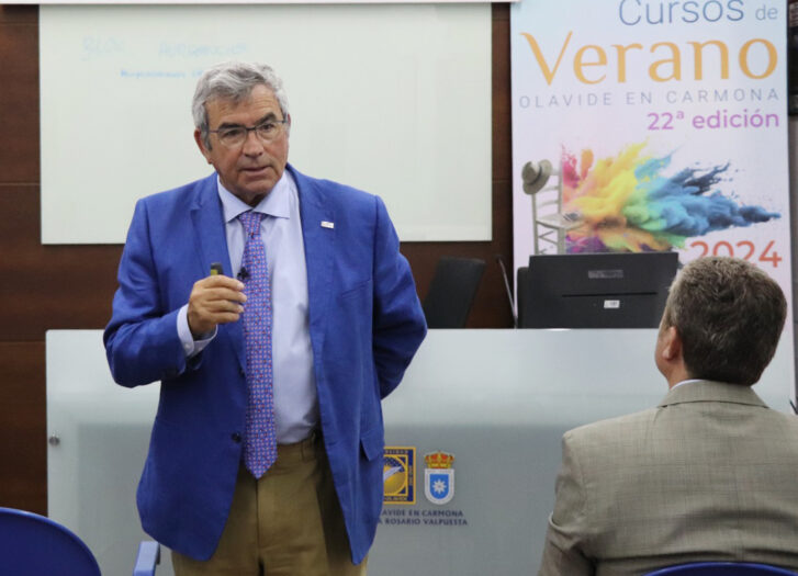 Carlos Álvarez Leiva en la sede de la UPO en Carmona
