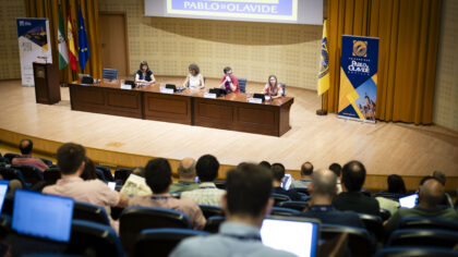 Ioana Chioveanu, Laura Gómez, Ricardo Flores y Paula Gómez en la mesa inaugural de JEI 2024