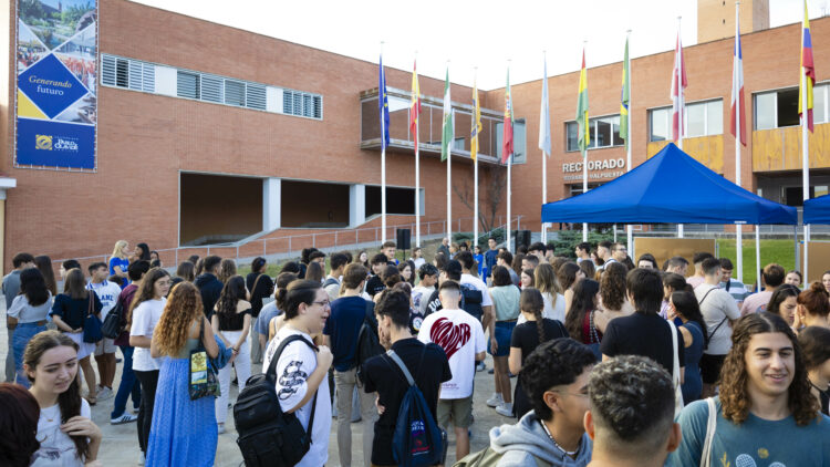 Estudiantes de nuevo ingreso en las Jornadas de Bienvenida