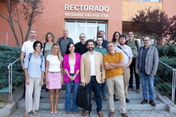 Foto de grupo de los y las participantes del workshop. 