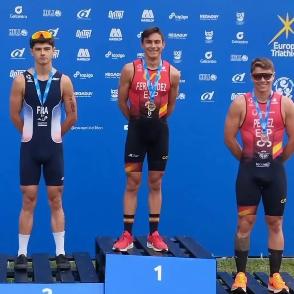 GQllgihWgAARvFK-1024x1024