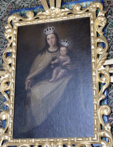 Imagen de la Virgen del Carmen con el Niño Jesús, ubicada en el interior de la capilla.