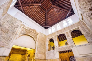 Imagen de la vista del techo del interior de la Sinagoga