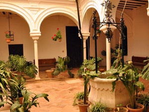 Imagen del patio interior del Museo Mudéjar de Carmona